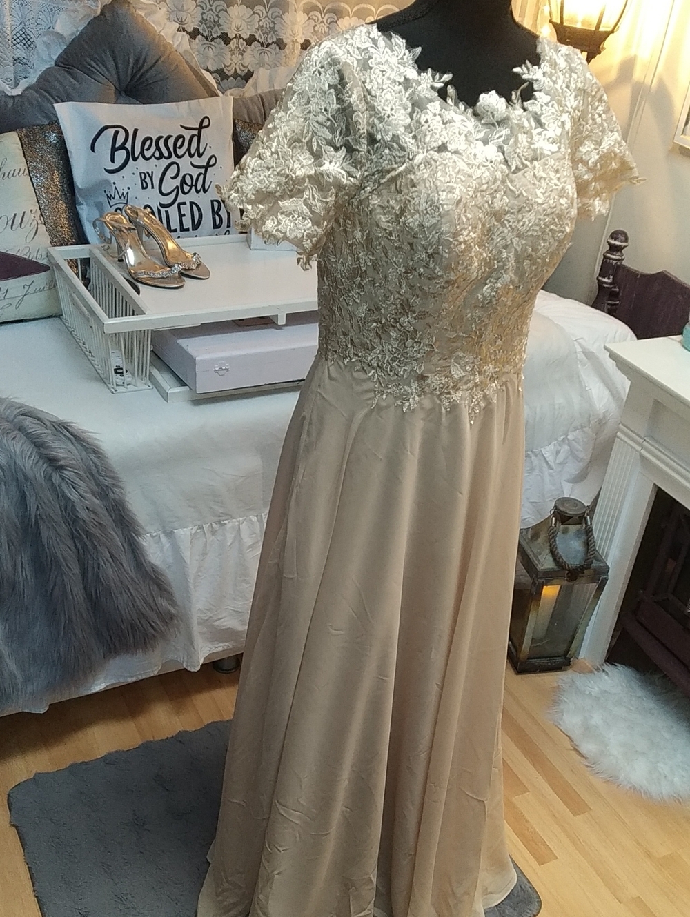 Elegant Lace Appliqué Evening Gown in Champagne